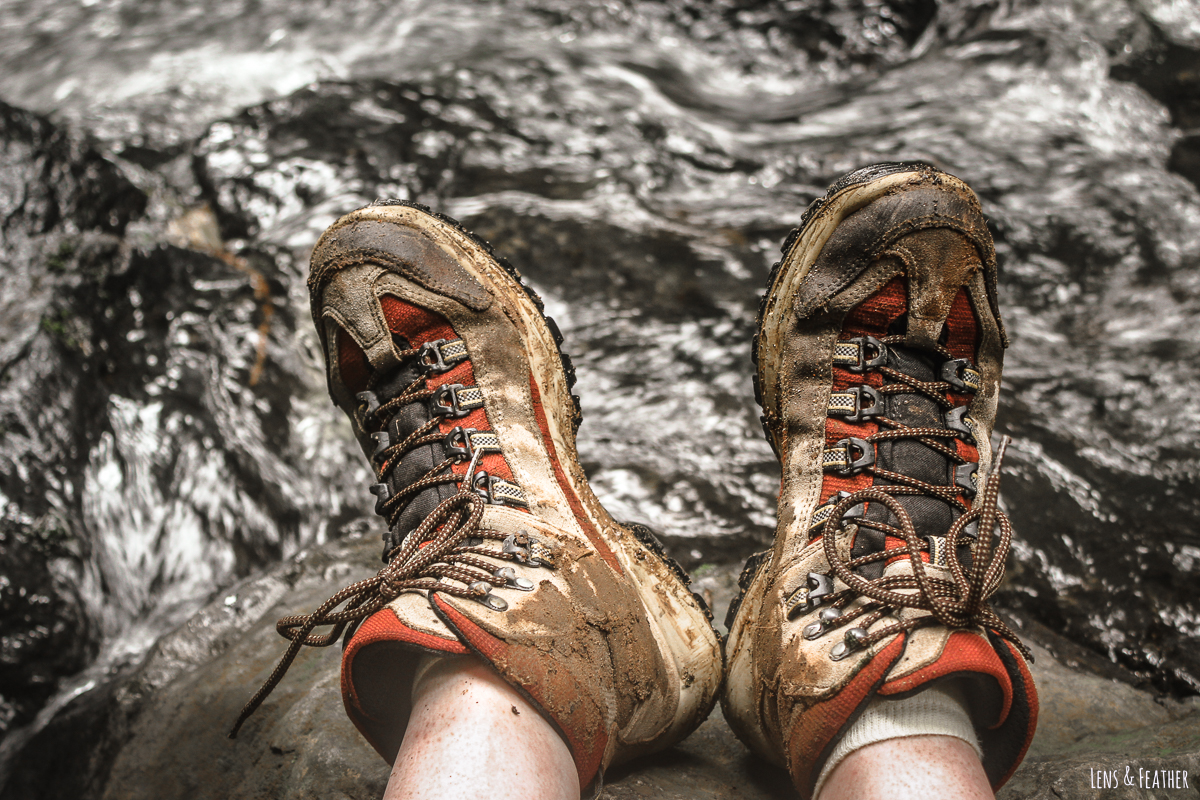 Wanderschuhe im Regenwald