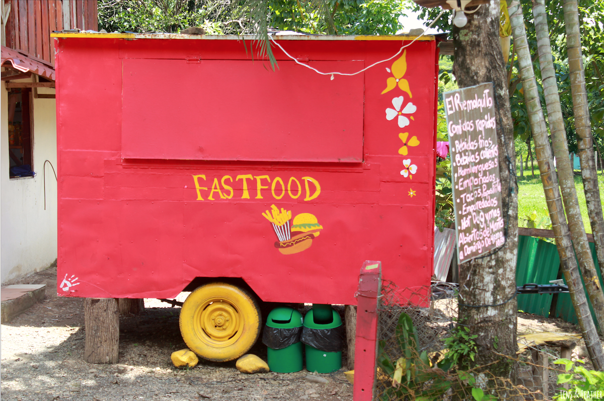 Kleiner Fast Food Wagen in Uvita