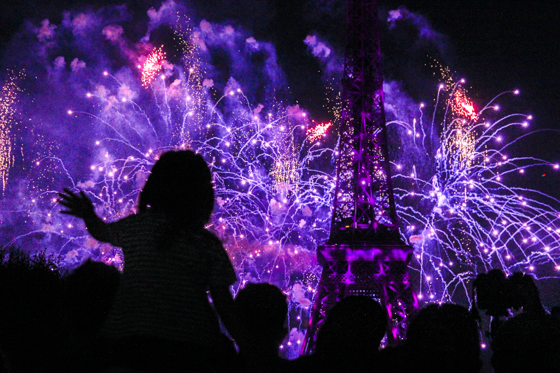 Feuerwerk vor dem Eiffelturm am 14. Juli
