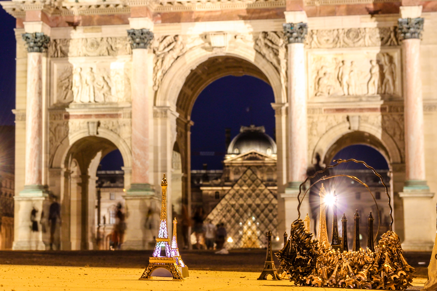 Louvre bei Nacht